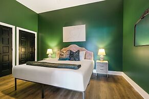 Modern Condos in California Building by Hosteeva