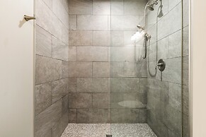 Modern Condos in California Building by Hosteeva