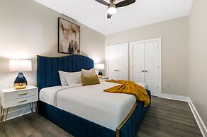 Modern Condos in California Building by Hosteeva