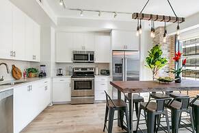 Modern Condos in California Building by Hosteeva