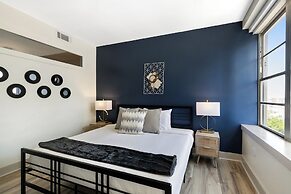 Modern Condos in California Building by Hosteeva