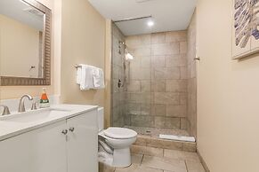 Modern Condos in California Building by Hosteeva