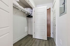 Modern Condos in California Building by Hosteeva