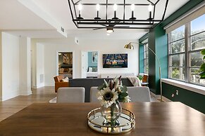 Modern Condos in California Building by Hosteeva