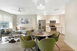 Modern Condos in California Building by Hosteeva