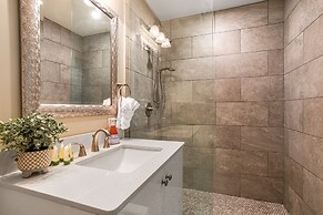 Modern Condos in California Building by Hosteeva