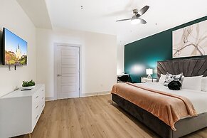 Modern Condos in California Building by Hosteeva