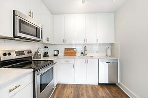 Modern Condos in California Building by Hosteeva