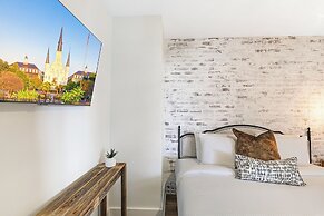 Modern Condos in California Building by Hosteeva