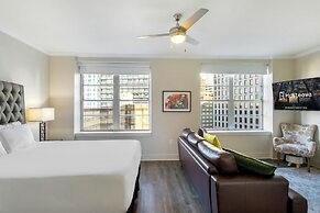 Modern Condos in California Building by Hosteeva