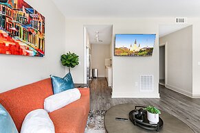 Modern Condos in California Building by Hosteeva