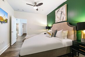 Modern Condos in California Building by Hosteeva