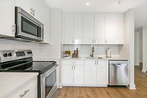 Modern Condos in California Building by Hosteeva