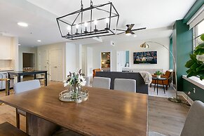 Modern Condos in California Building by Hosteeva