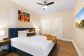 Modern Condos in California Building by Hosteeva