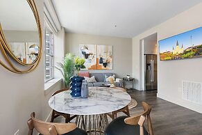 Modern Condos in California Building by Hosteeva