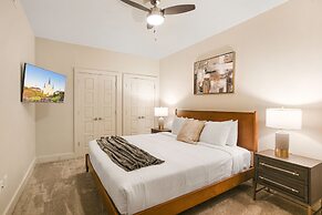 Modern Condos in California Building by Hosteeva