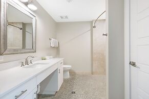 Modern Condos in California Building by Hosteeva