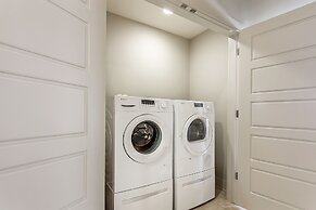 Modern Condos in California Building by Hosteeva