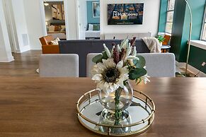 Modern Condos in California Building by Hosteeva