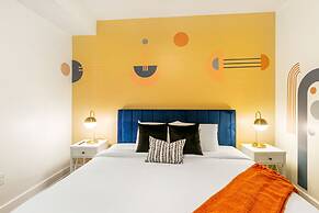 Modern Condos in California Building by Hosteeva