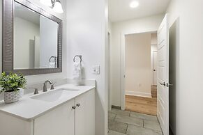 Modern Condos in California Building by Hosteeva