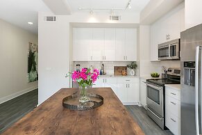 Modern Condos in California Building by Hosteeva