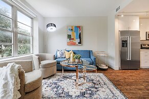 Modern Condos in California Building by Hosteeva