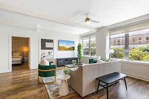 Modern Condos in California Building by Hosteeva