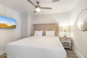 Modern Condos in California Building by Hosteeva