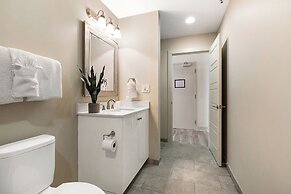 Modern Condos in California Building by Hosteeva