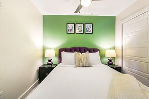 Modern Condos in California Building by Hosteeva