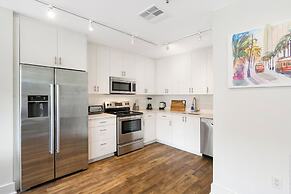 Modern Condos in California Building by Hosteeva