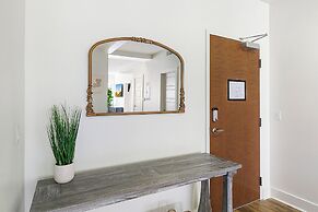 Modern Condos in California Building by Hosteeva