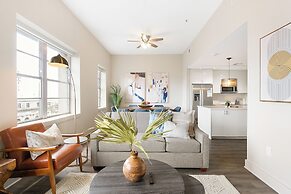 Modern Condos in California Building by Hosteeva