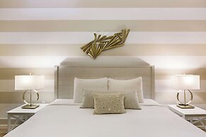 Modern Condos in California Building by Hosteeva