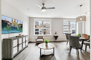 Modern Condos in California Building by Hosteeva