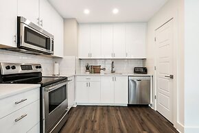 Modern Condos in California Building by Hosteeva