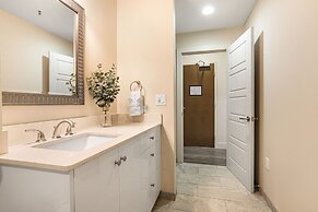 Modern Condos in California Building by Hosteeva