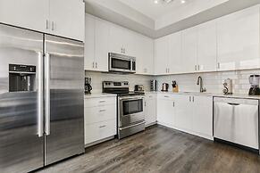 Modern Condos in California Building by Hosteeva