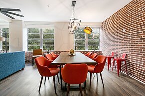 Modern Condos in California Building by Hosteeva