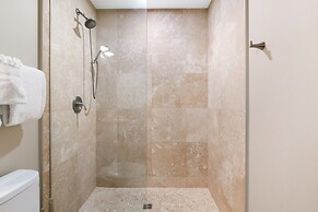 Modern Condos in California Building by Hosteeva