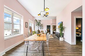 Modern Condos in California Building by Hosteeva