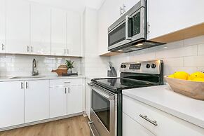 Modern Condos in California Building by Hosteeva