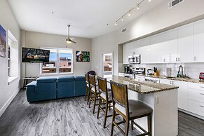 Modern Condos in California Building by Hosteeva