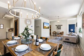 Modern Condos in California Building by Hosteeva