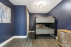 Modern Condos in California Building by Hosteeva