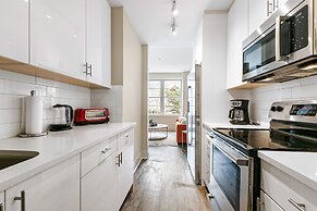 Modern Condos in California Building by Hosteeva