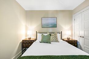 Modern Condos in California Building by Hosteeva