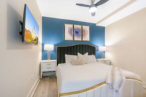 Modern Condos in California Building by Hosteeva